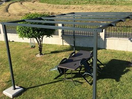 pérgola en aluminio lacado.