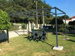 Pérgola en aluminio lacado.