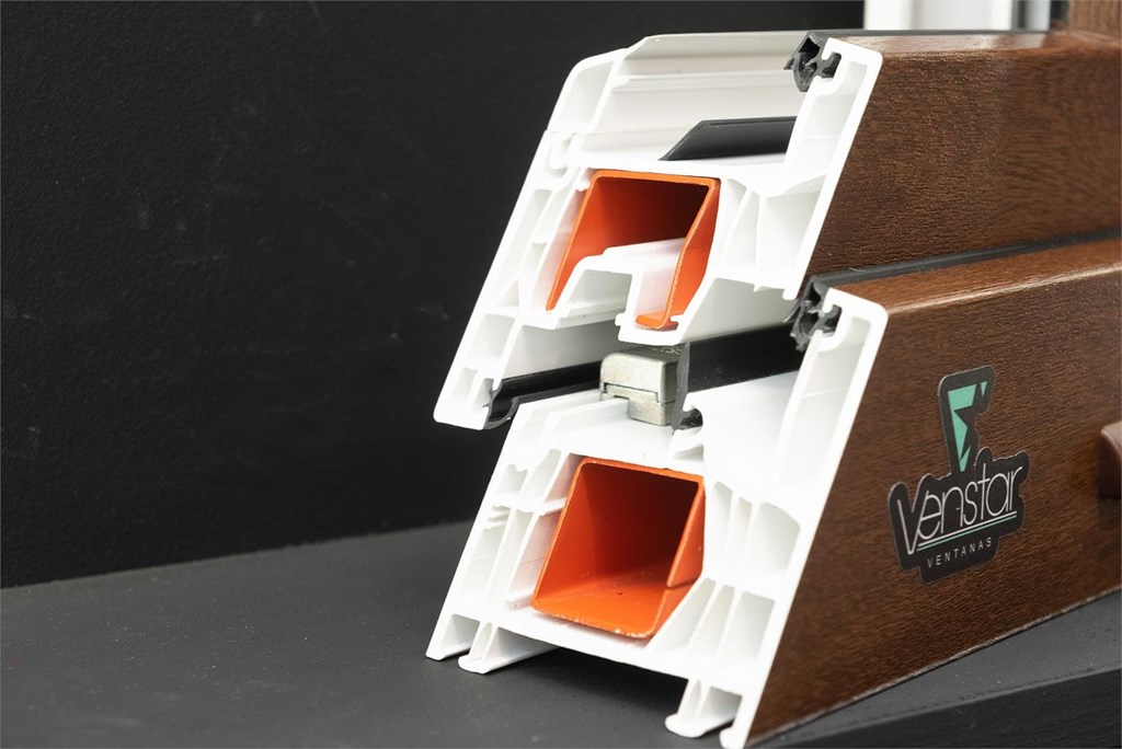 ¿Por qué elegir puertas de PVC? Beneficios para la seguridad y el confort