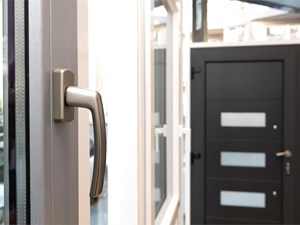 ¿Por qué elegir puertas de PVC para una oficina?